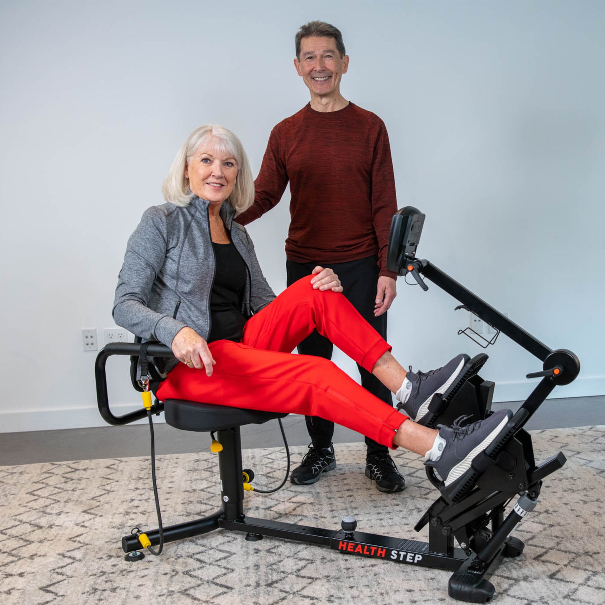 Stepper lineal reclinable HealthStep con asiento giratorio para personas mayores